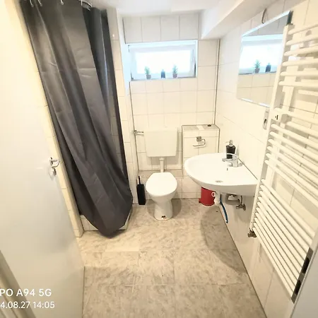 アパート 2zimmer Ug Wohnkueche Und Schlafzimmer